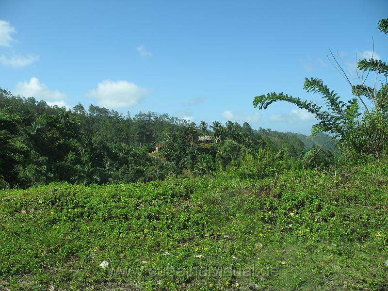 3610 Fahrt von Santiago de Cuba nach Baracoa - Bergdorf.JPG
